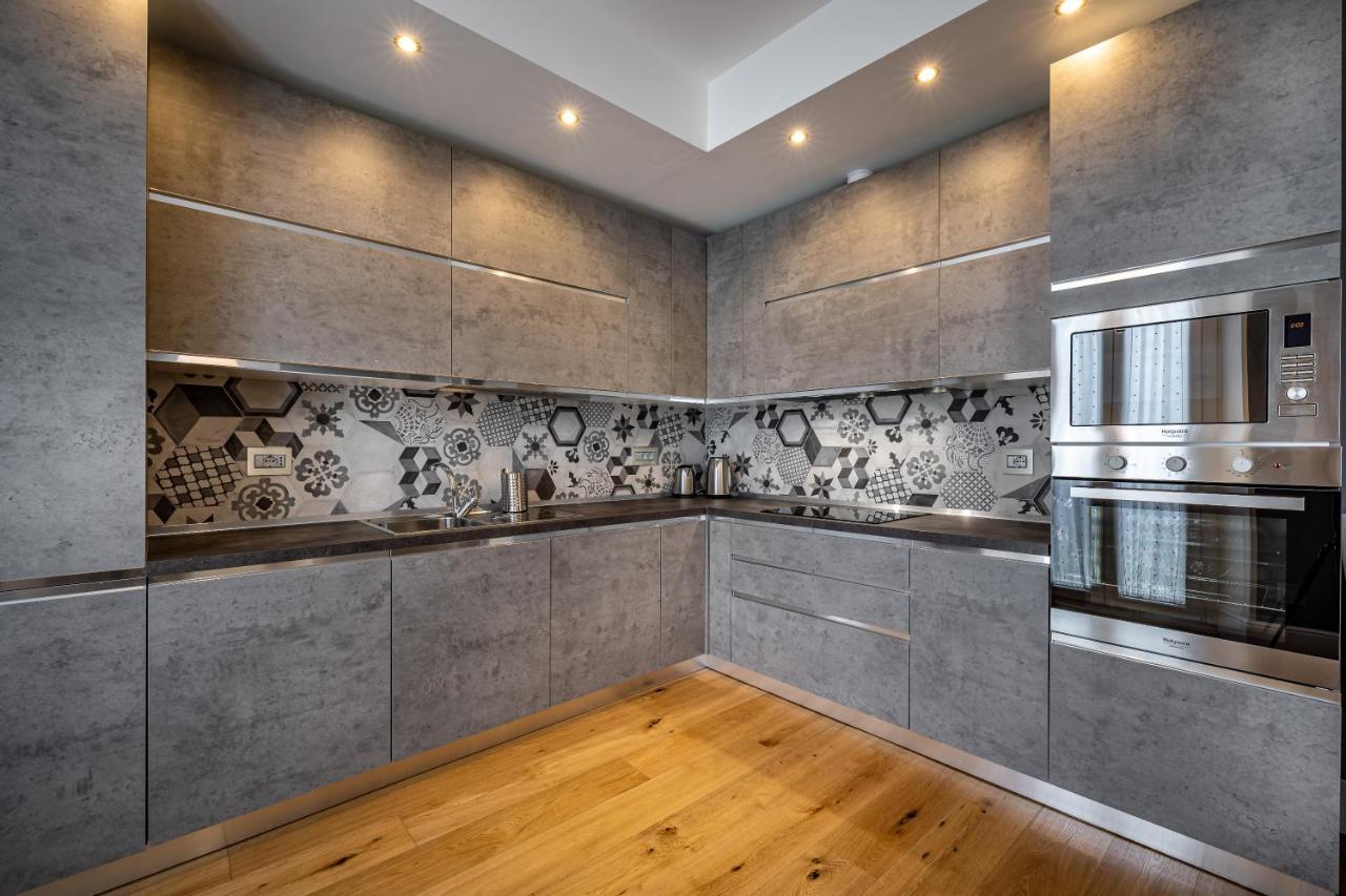Yid Capo Di Luxury In Florencia